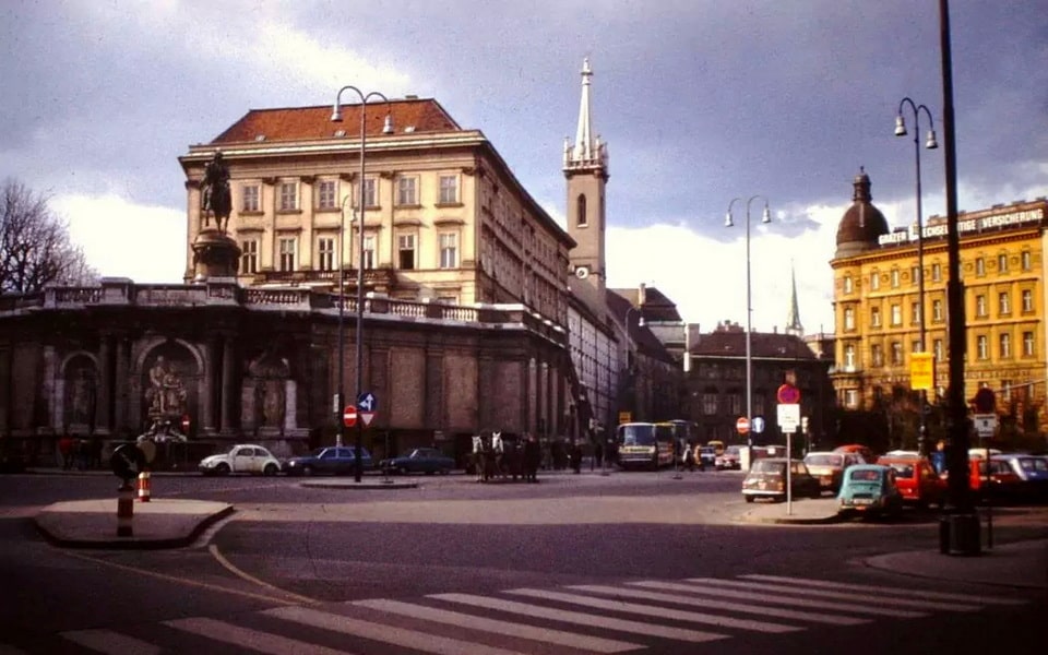Albertinaplatz Square in 1975