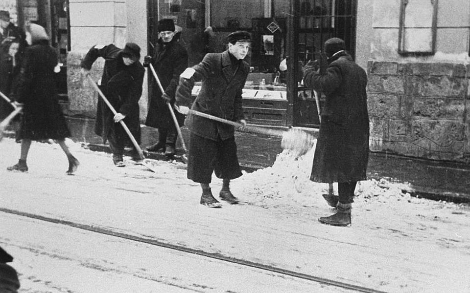 Jews forced to clean snow from Krakow streets
