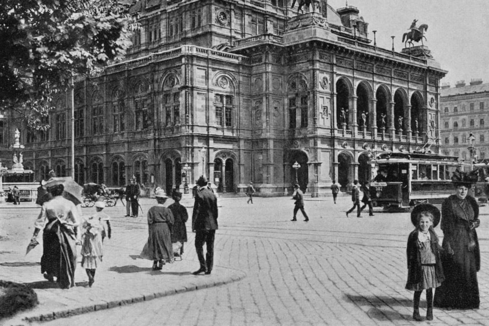 Viennese people in front of the Theater