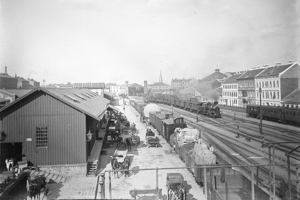 Westbahnhof railway yard