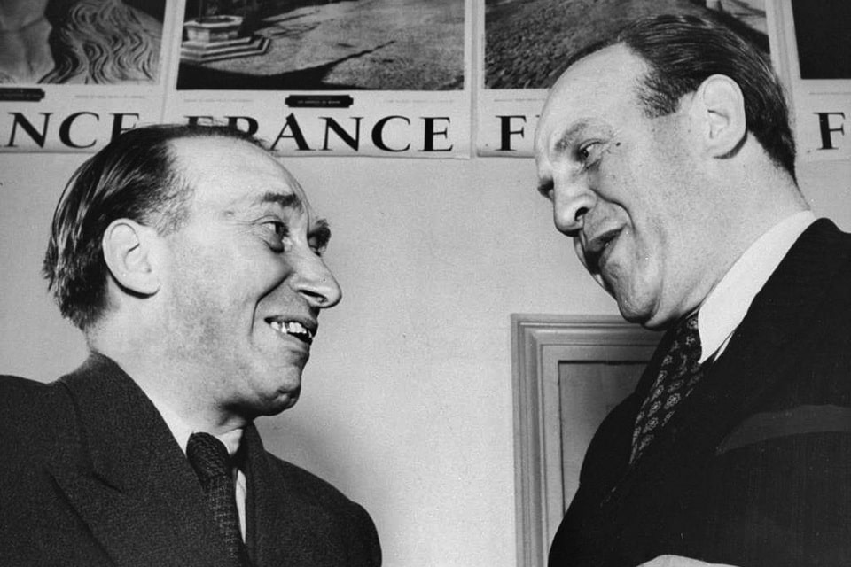 Itzhak Stern and Oskar Schindler reunite in Paris, four years after the war, rare postwar photograph