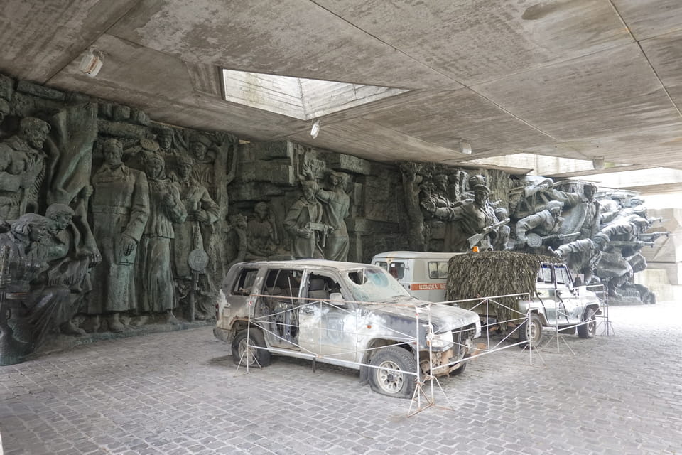 The fourth gallery with the destroyed vehicles in the foreground
