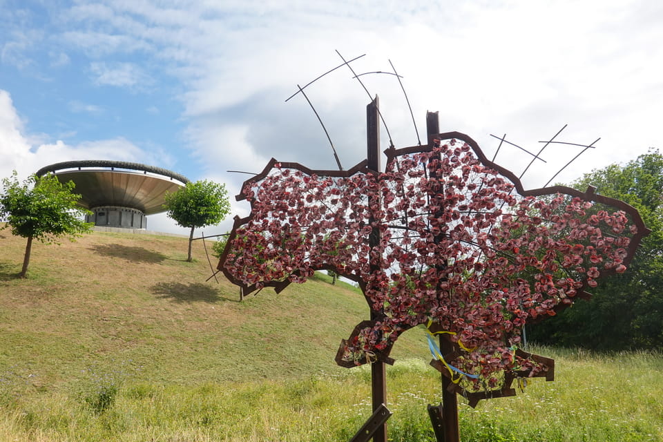 Ukraine's map made of Flowers: Kyiv WW2 Museum