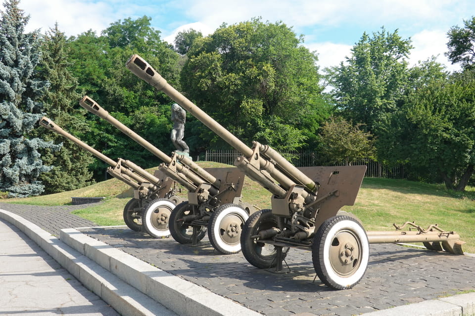 Artillery guns at the National Museum of Ukraine in the Second World War