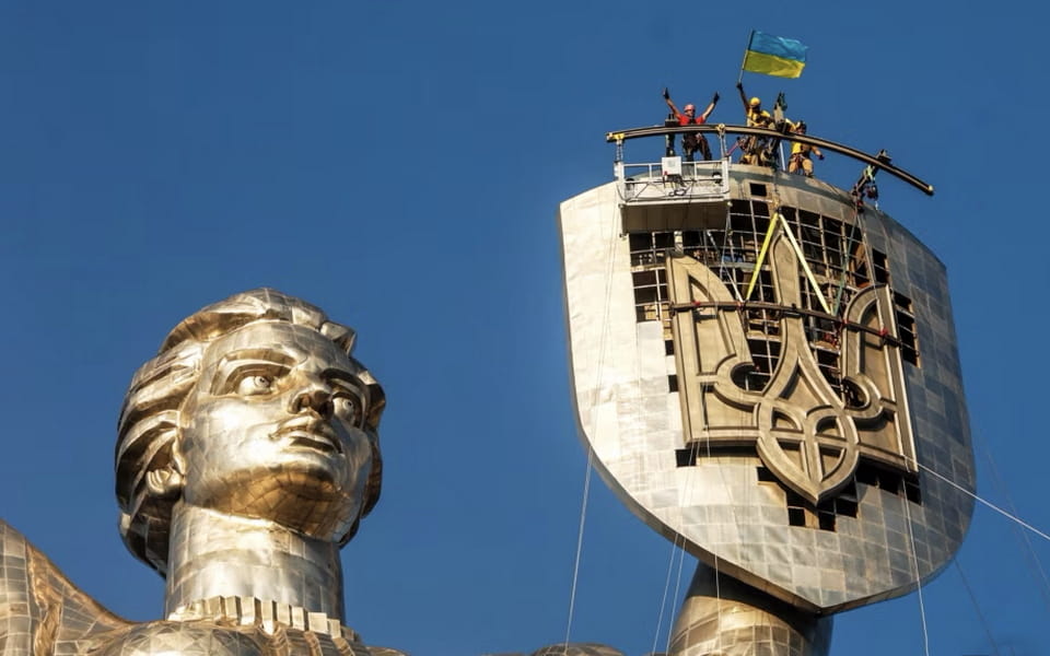 Ukrainian coat of arms — the tryzub (trident, тризуб) being installed in 2023 on Batkivshchyna-Maty