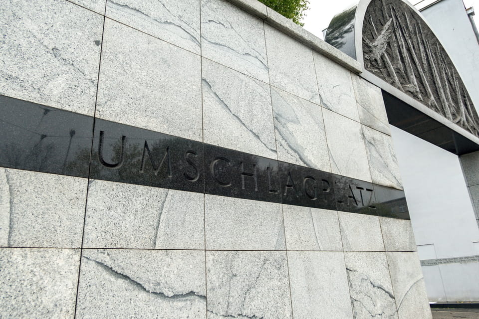 Umschlagplatz Holocaust memorial in Warsaw: the 1942 deportation site and how it looks today