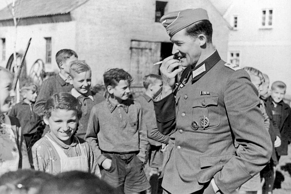 This photograph was taken in 1940 when Hosenfeld accompanied a film crew shooting propaganda footage in East Prussia.