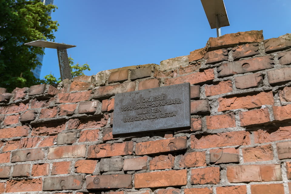 Sienna 55 Warsaw: preserved portion of the jewish ghetto wall