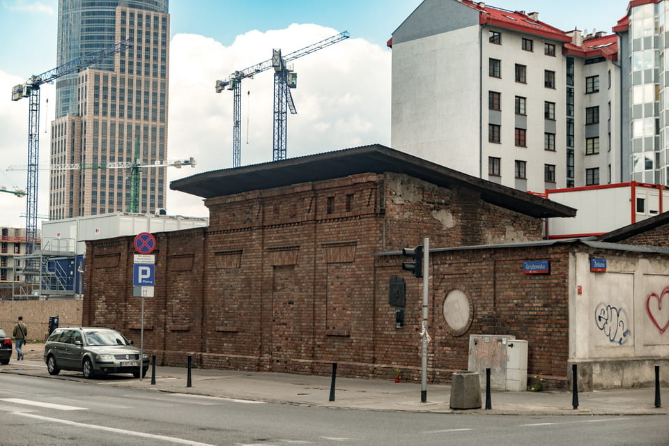 Żelazna 63 Warsaw ghetto wall today