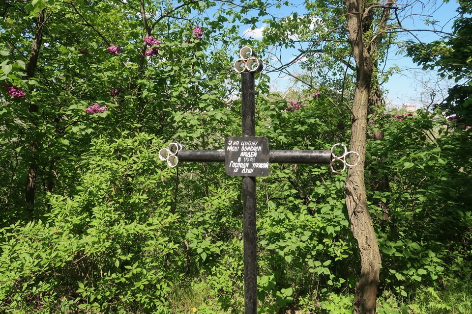 On this spot in 1941 people were killed. God bless their soles
