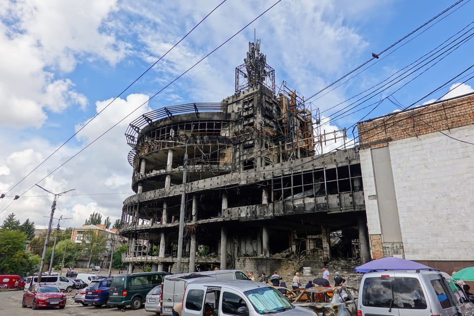 Lukyanivka market and the neighboring “Kvadrat” shopping center were completely destroyed by fire.
