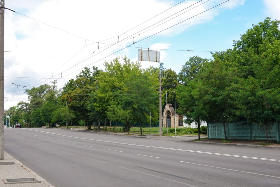 A preserved gate to the former Old Jewish Cemetery in Kyiv