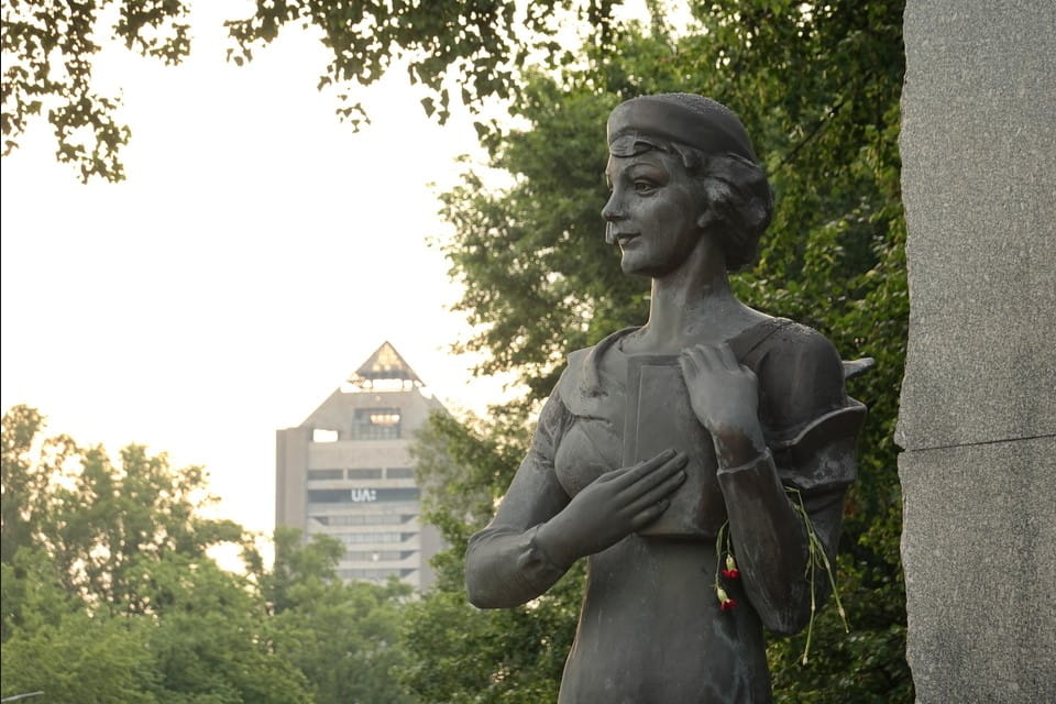 Monument to Olena Teliha, Ukrainian poetess executed at Babyn Yar in February 1942, next to the Babyn Yar ravine, Kyiv — personal photo 2024
