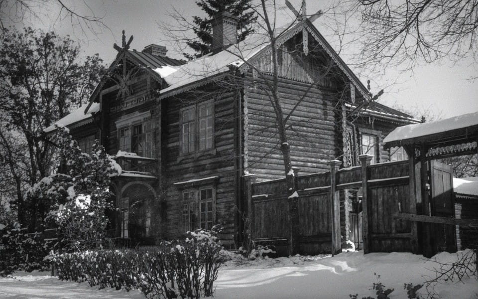 One of the original wooden buildings of Cyril's Hospital (Kyrylivska hospital), Kyiv — early XX century, still standing on the territory of the modern Pavlov Mental Clinic