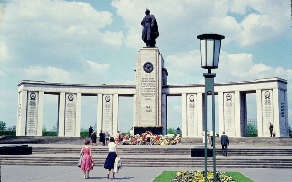 Sowjetdenkmal Tiergarten 1960