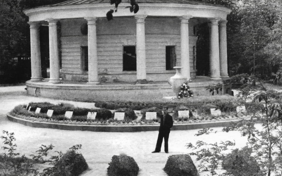 Cemetery of Soviet officers at Askoldova grave, 1946