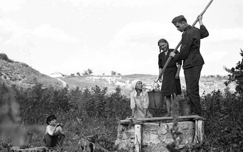 A German Gefreiter (lance corporal) drawing water from a Ukrainian countryside well during Operation Barbarossa, summer 1941 — Wehrmacht advance into Reichskommissariat Ukraine territory