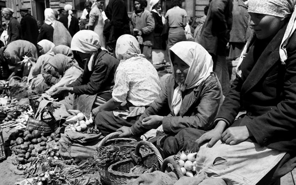 Farmer's market in Ukraine 1943