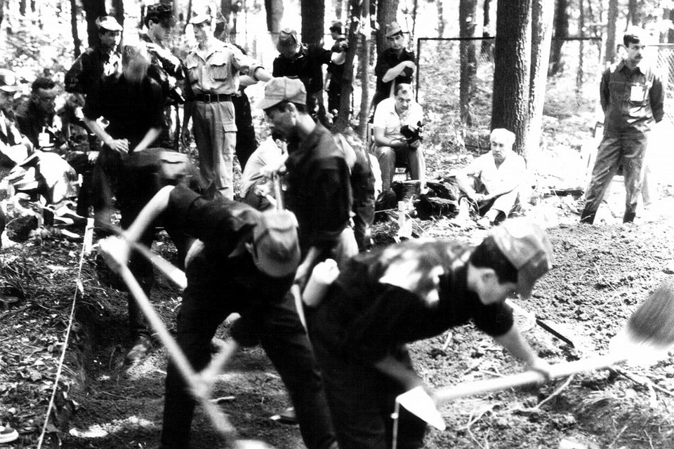 The first stage of exhumation works in the Forest Park near Kharkiv, 1991