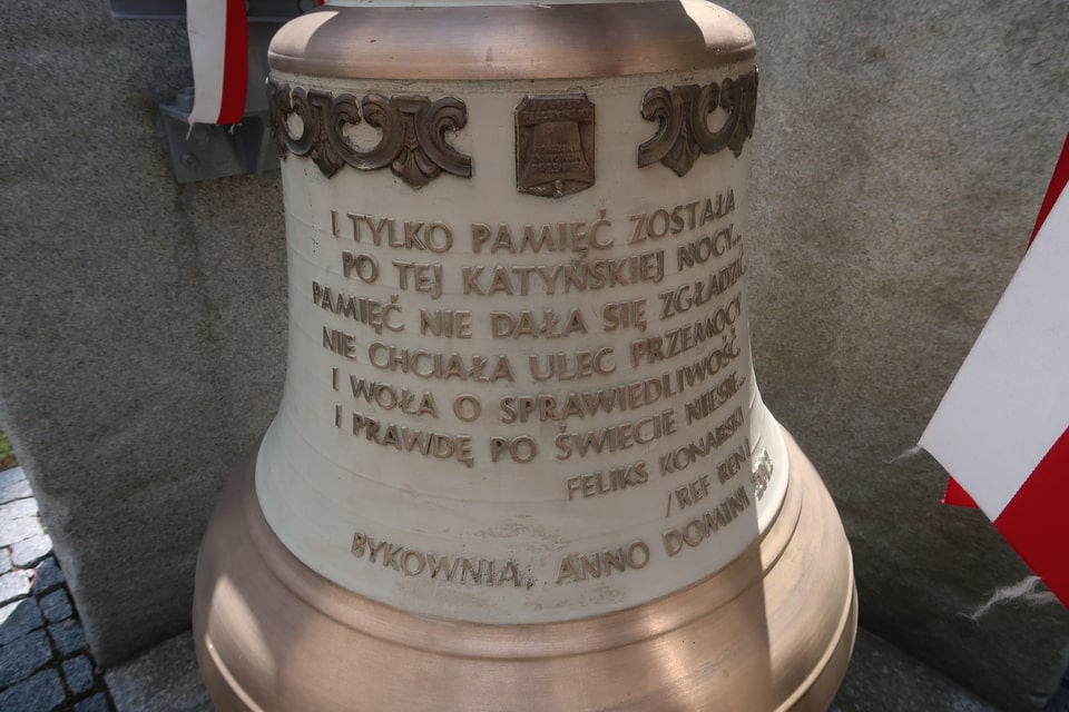 A bell with the Polish insignia in Bykivnia