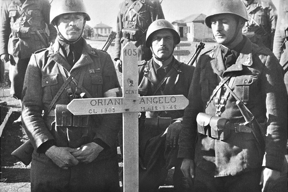 Italian soldiers bury their comrade in the village of Filonovo, Bogucharsky district, Voronezh region. 1942