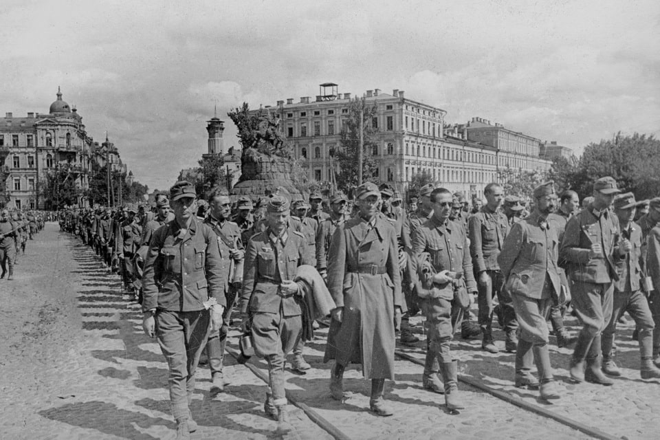 1944, August 16, Ukraine, Kyiv. March of captured Germans in Kyiv