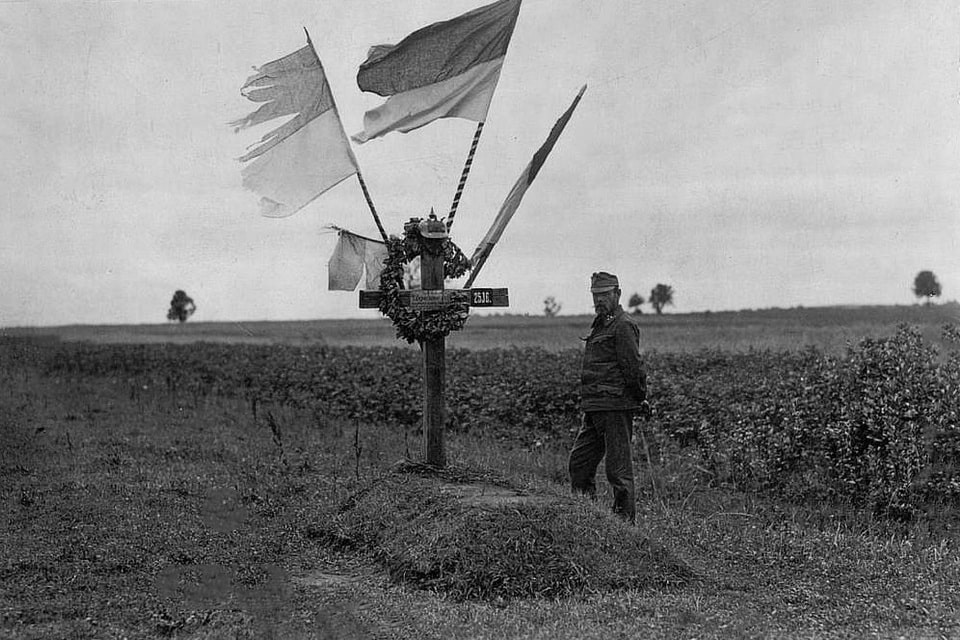 German military graves in the First World War — early war burial practice before the standardised Volksbund commemorative system was established in 1919