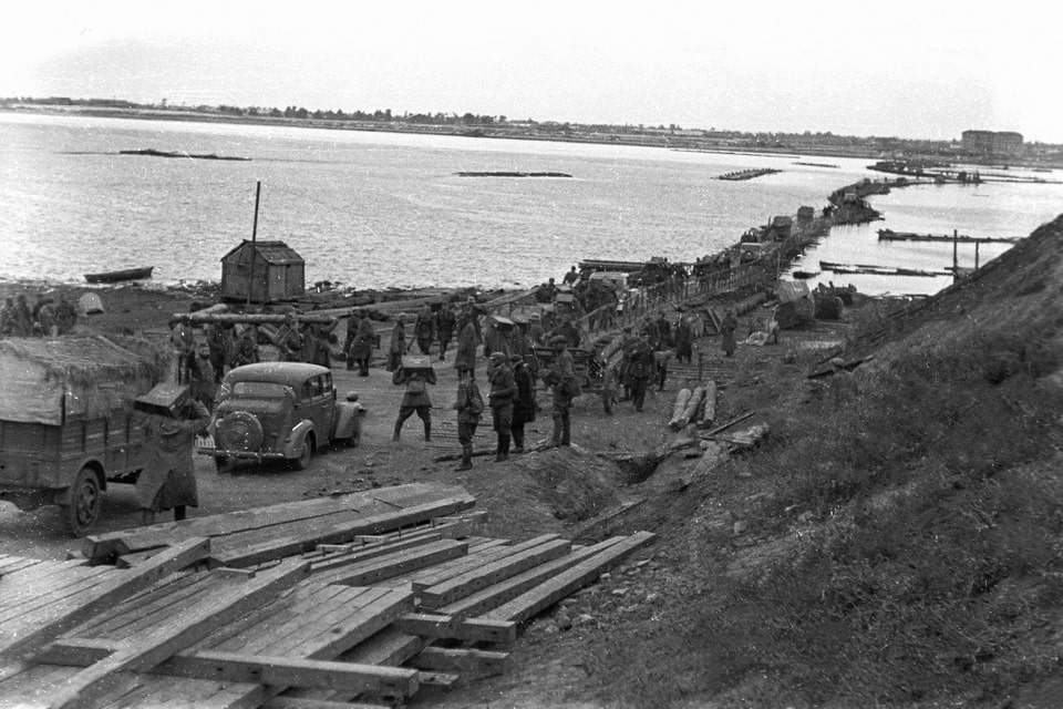 German cars crossing the Dnieper in occupied Dnepropetrovsk 1941