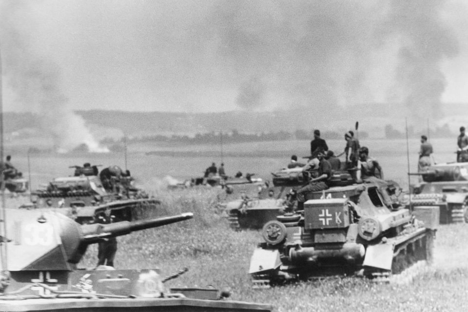 Tanks Pz.Kpfw. III and Pz.Kpfw. IV 15th Tank Regiment of the 11th Tank Division of the Wehrmacht in the field during the attack on Kyiv, July-August 1941