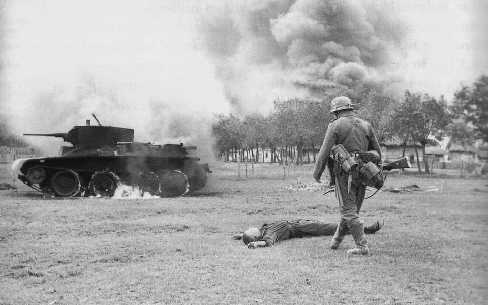 German soldier standing next to the body of the Soviet soldier in Ukraine, June 1941
