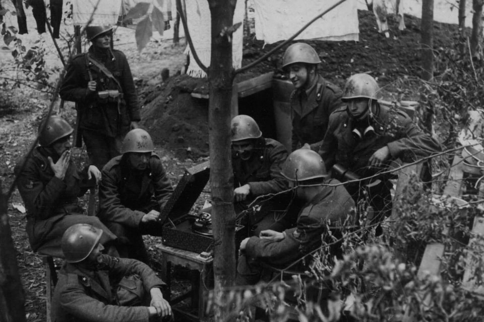 Italian soldiers (likely 9th Infantry Division «Pasubio» or 52nd «Torino») resting in occupied Dnipropetrovsk, 1941 — Italian units participated in the battle alongside Wehrmacht forces