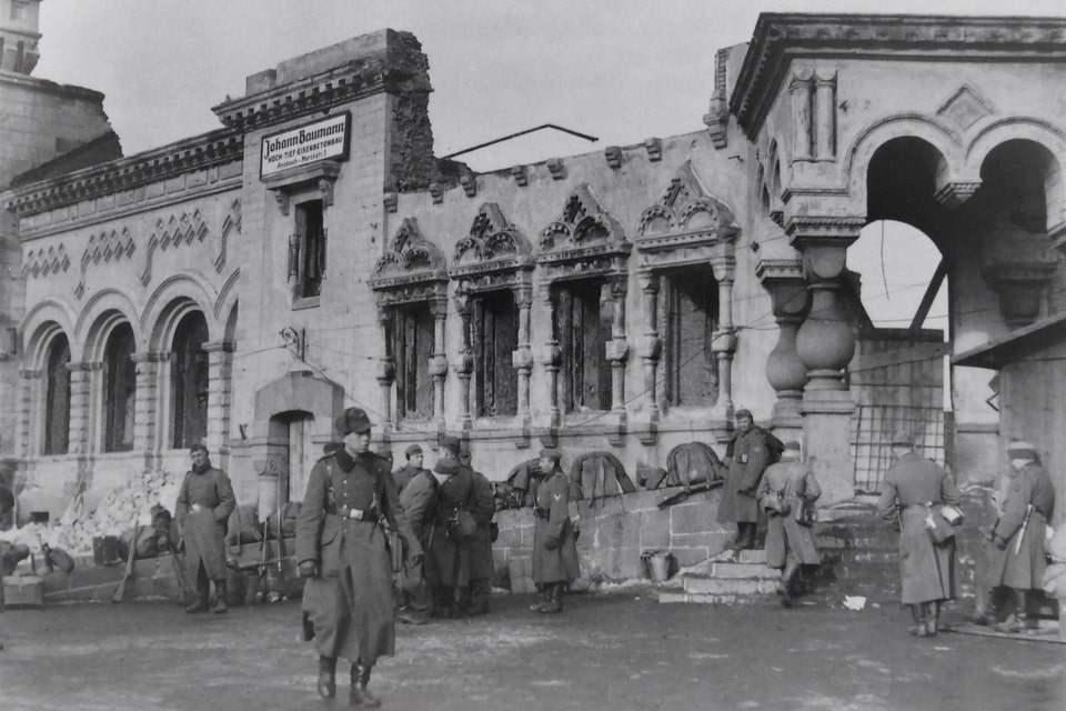 German soldiers near the destroyed railway station building in Dnepropetrovsk