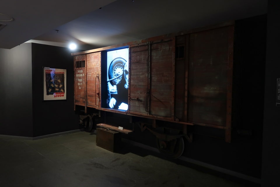 A wagon replica Holocaust