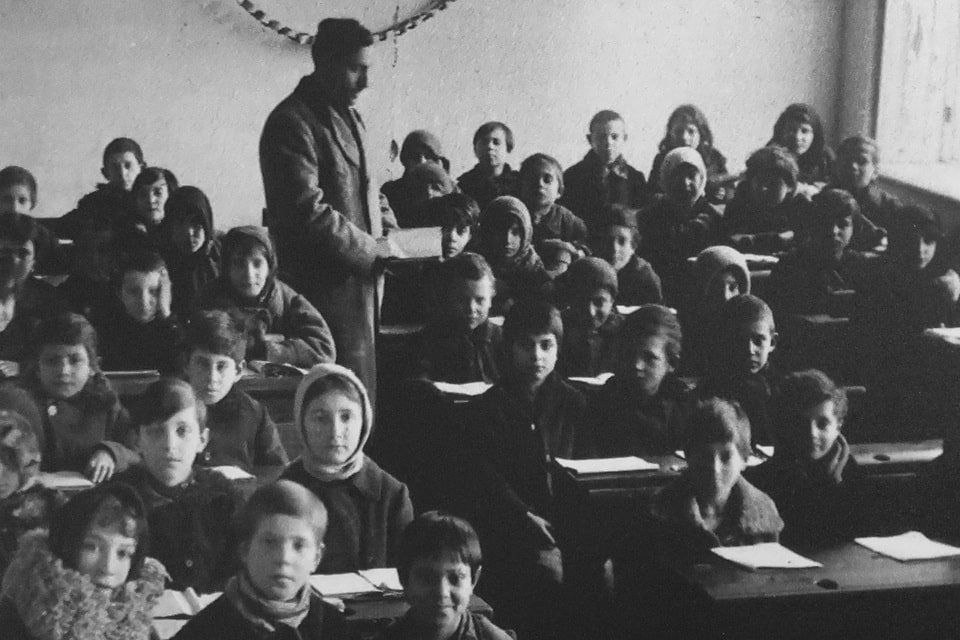 Jewish school in Yekaterinoslav (modern Dnipropetrovsk / Dnipro) — one of the 25 Jewish specialised schools operating in the city at the turn of the XX century