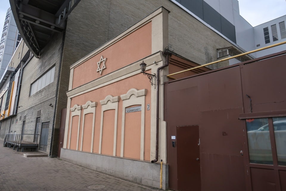 synagogue on Mykhaila Kotsiubynskoho Street