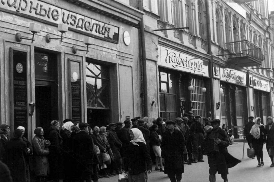 Undernourished citizens of Dnipropetrovsk 1943