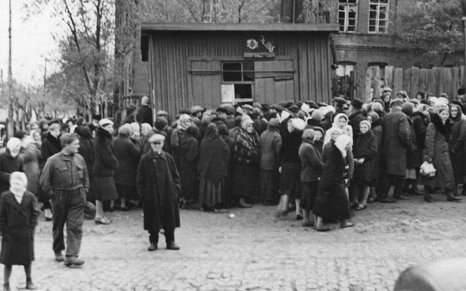 The distribution of bread in the occupied Dnipropetrovsk
