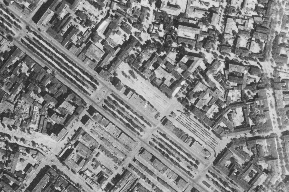 Aerial photograph of Dnipropetrovsk, August 1941 — the open square next to the Main Department Store (future assembly point for the October 13, 1941 massacre) visible at centre