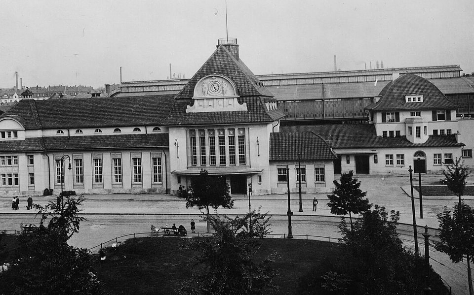 Südbahnhof (Southern Railway Station) Frankfurt — departure point for 2,621 Frankfurt Jewish men deported to Buchenwald concentration camp, November 10–14, 1938