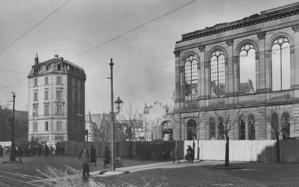 Ruins of the synagogue on Börneplatz from the southeast, Jan.Feb. 1939