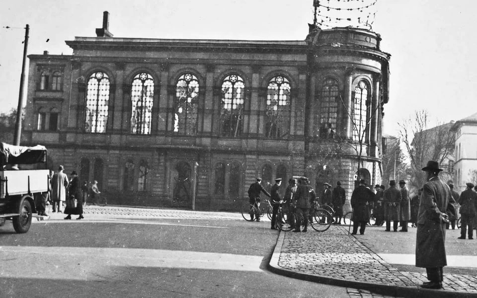 The ruins of the Borneplatz Horovitz synagogue 1938