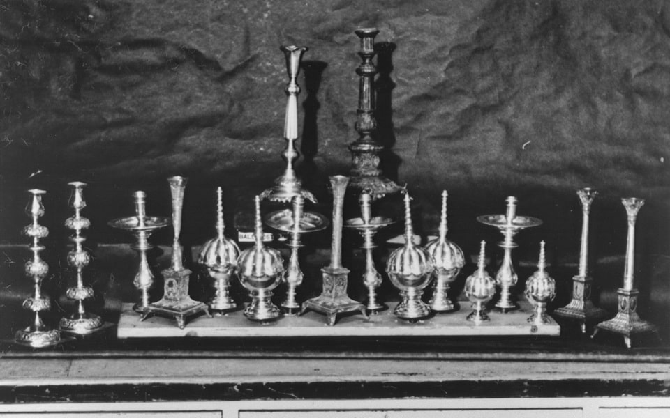 Display of confiscated silver Sabbath candlesticks. фото после войны