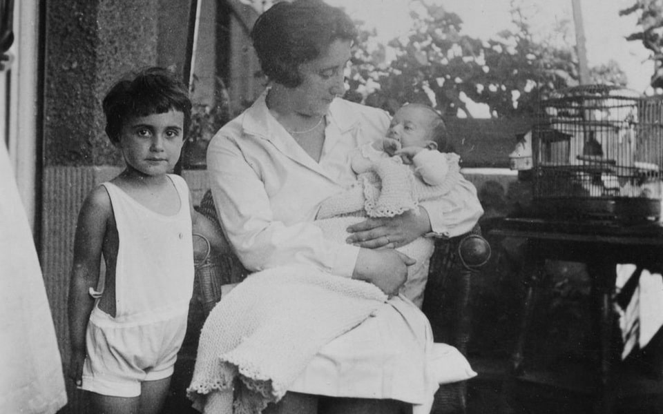 Margot, Edith, and Anne (from left to right.), Frankfurt, 1929.