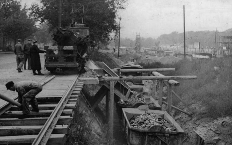 Recycling rubble in the summer of 1947