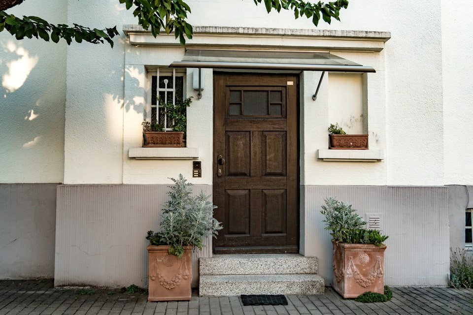 The entrance to the house on Marbachweg