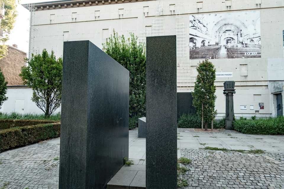 Ancient red sandstone tombstone at the Old Jewish Cemetery Battonnstraße Frankfurt, dating from the XVII century — one of 6,500 burials since 1272