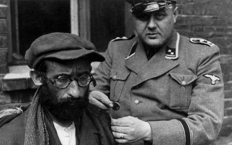 Warsaw ghetto and Gestapo