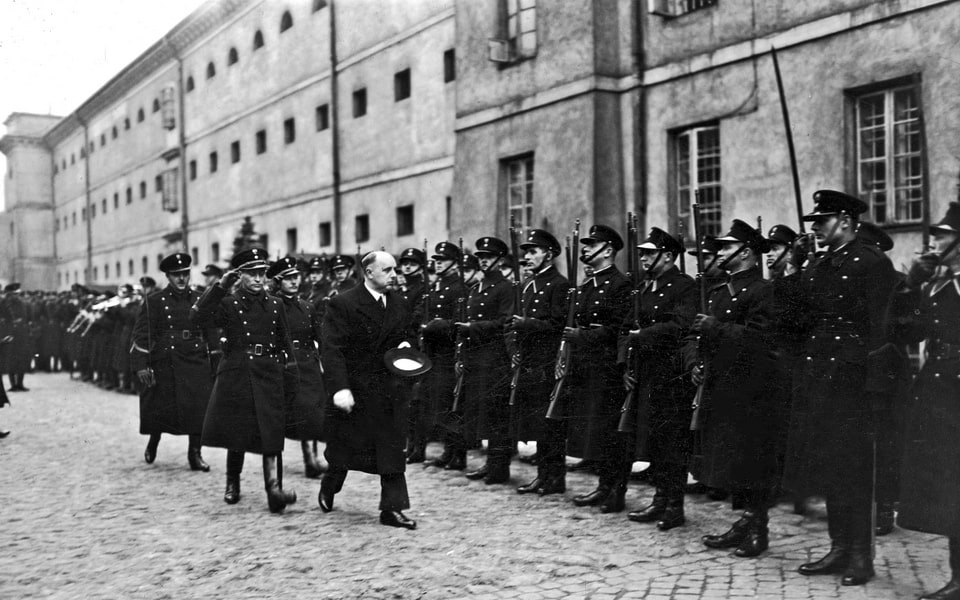 March 19, 1934 , Director of the Criminal Department of the Ministry of Justice - Tadeusz Krychowski walks in front of the prison guard unit_
