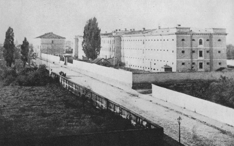 The prison complex in 1864. In the foreground the main building (of the men_s department), in the distance the building of Serbia , the women_s department of Pawiak
