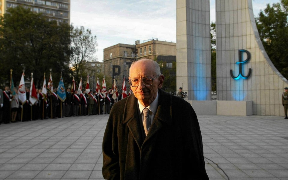 2004, Władysław Bartoszewski in front of the Monument to the Polish Underground State